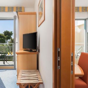 Family Room Seaside Balcony